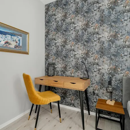 Apartament Beautiful With Balcony & Free Garage By Renters *