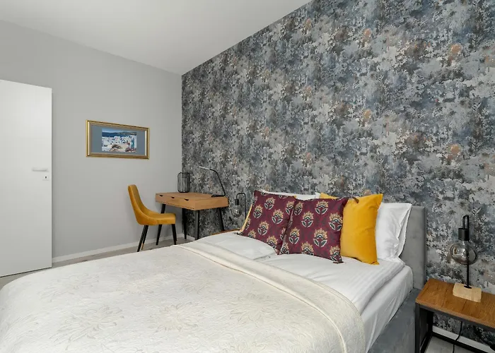 Beautiful With Balcony & Free Garage By Renters Poznań