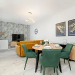 아파트 Beautiful With Balcony & Free Garage By Renters *