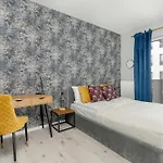 아파트 Beautiful With Balcony & Free Garage By Renters *