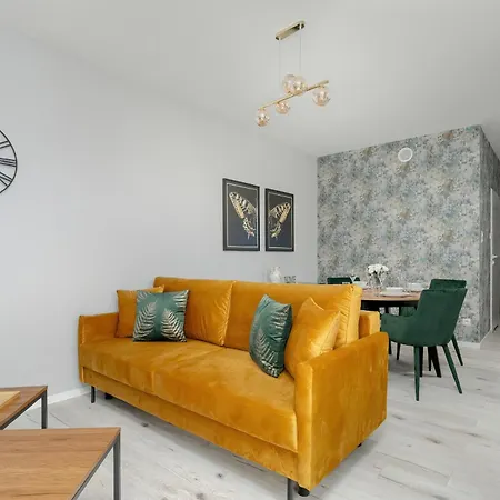 Beautiful With Balcony & Free Garage By Renters * Poznań