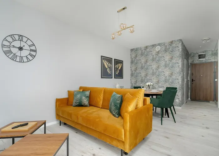 Beautiful With Balcony & Free Garage By Renters * Poznań