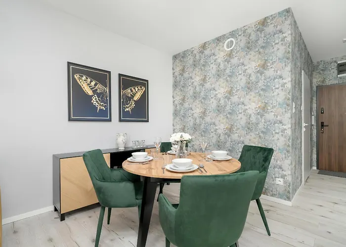 Beautiful With Balcony & Free Garage By Renters Apartman